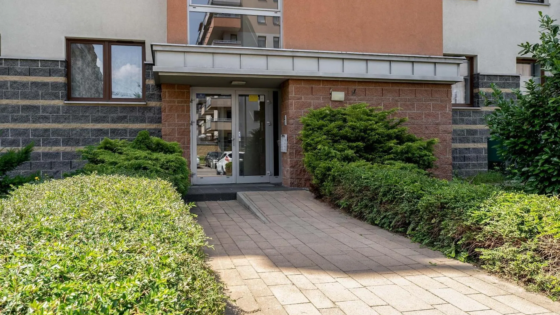 Przewoz Cosy Apartment With Terrace 크라쿠프 0*,  폴란드